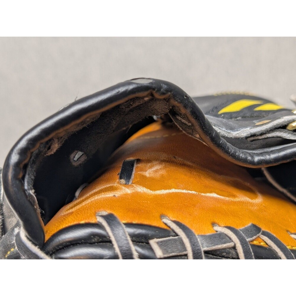 Mizuno Mzc-1060 Boys Tough Tight Fit 32” Baseball Catchers Mitt Right Throw Euc View 3